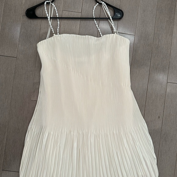 Abercrombie & Fitch Dresses & Skirts - Abercrombie & Fitch Cream Pleated Midi Dress